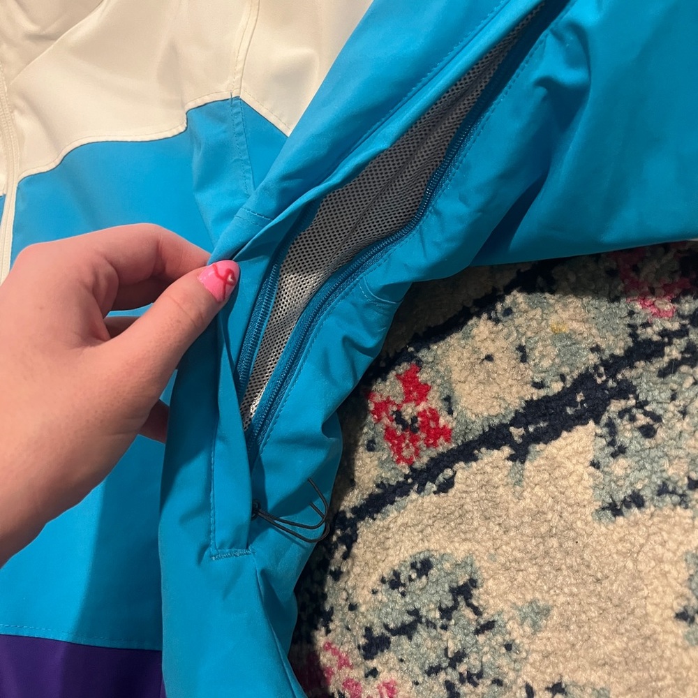Obermeyer White and Blue Ski Jacket - Picture 14 of 16